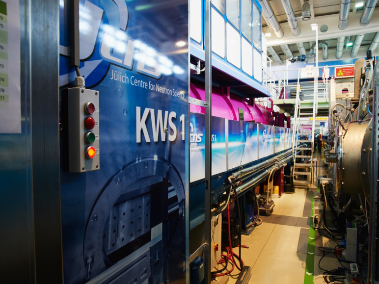 Neutron Scattering Detects Phase Transition in Supercritical CO2