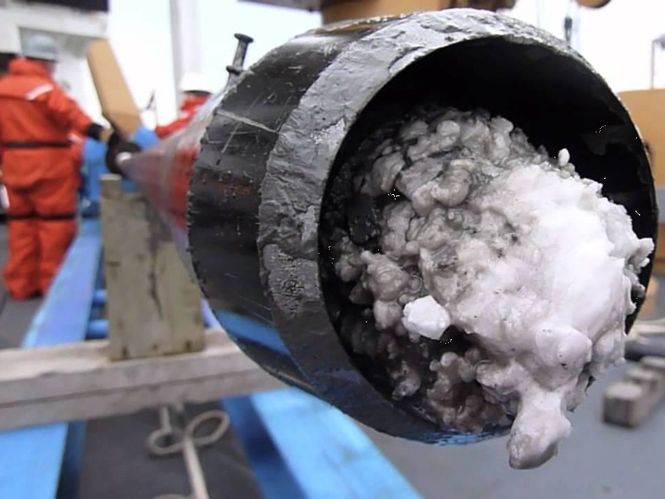 Neutrons detect clogs in pipelines