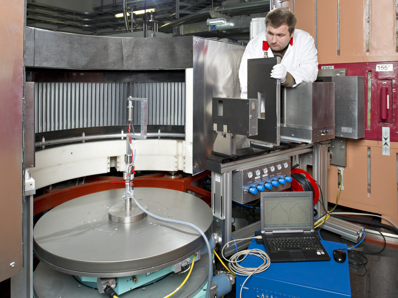 Unexpected behaviour during charge and discharge of Li-ion batteries