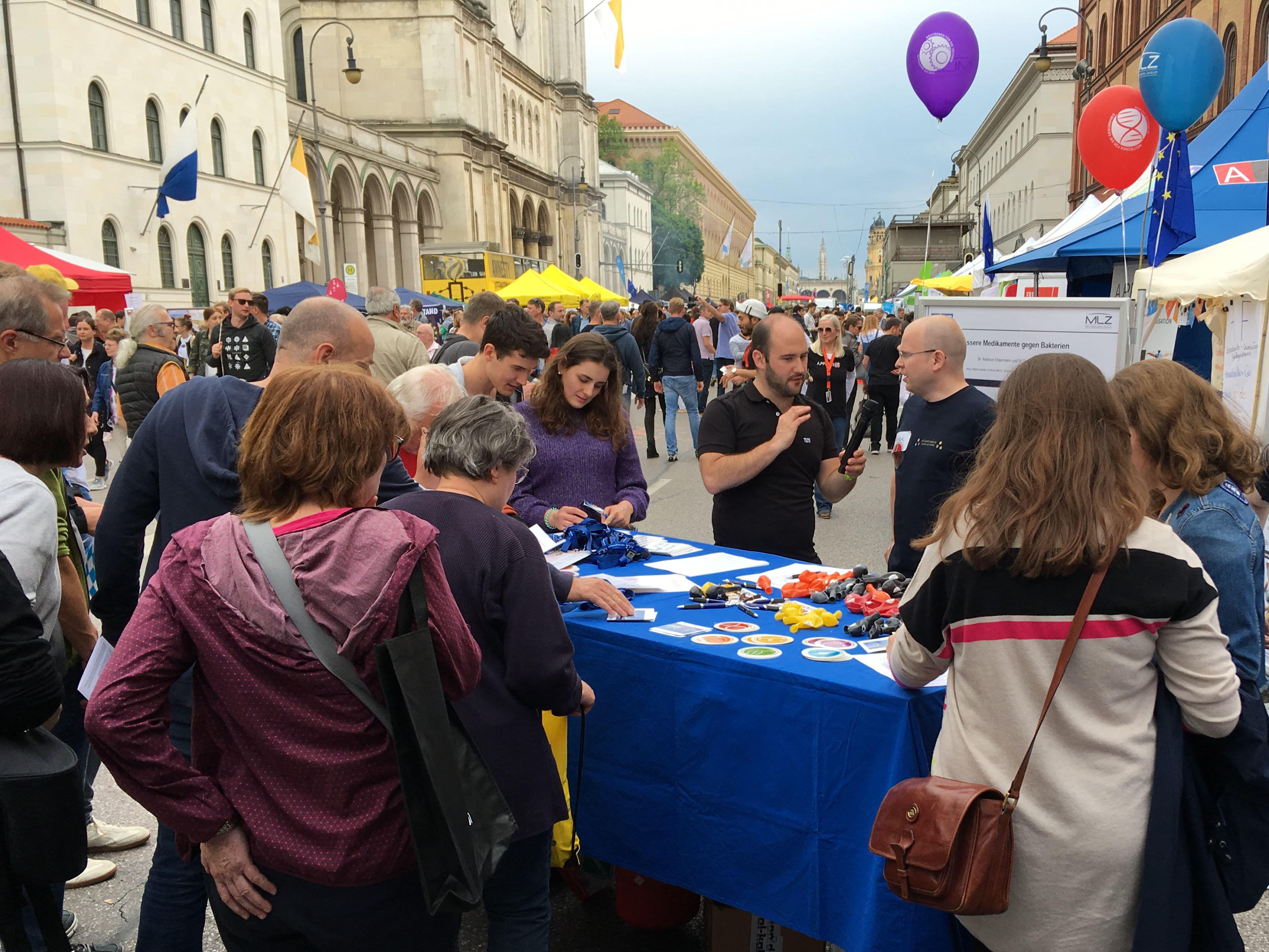 A scientific festival: The MLZ at StreetScience